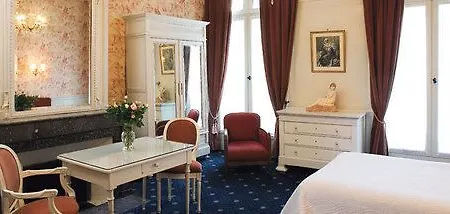 Trianon Et De La Plage